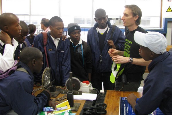 Simon meeting with students